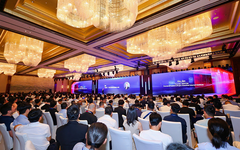 尊龙Z6官方网站宣布全球首个流程工业可信大模子TPT 2，，，“工业AI数据联盟”同步成立